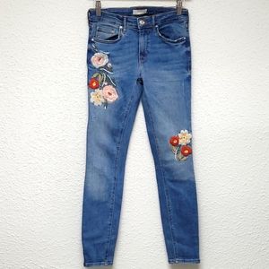 Zara Embroidered Distressing Skinny Jeans; Size 4